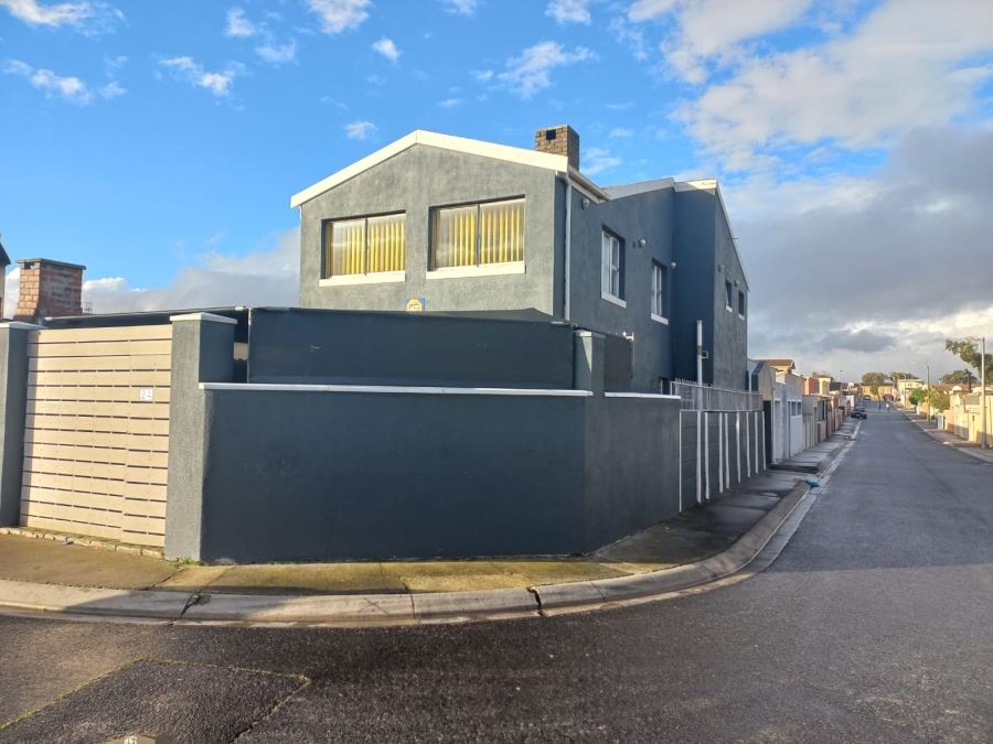 4 Bedroom Property for Sale in Westridge Western Cape